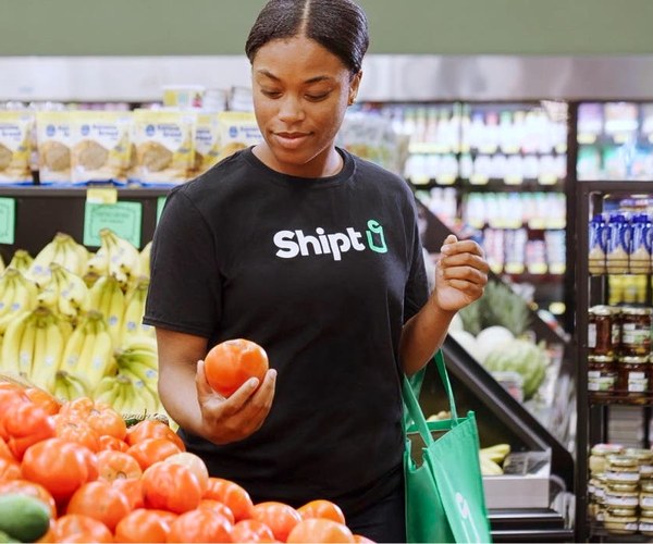 image of shopper shopping for groceries ad image